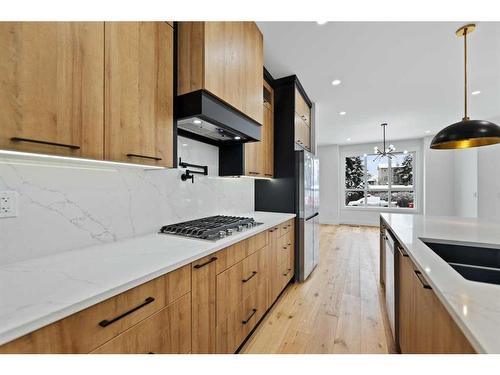 4508 72 Street Nw, Calgary, AB - Indoor Photo Showing Kitchen With Double Sink With Upgraded Kitchen