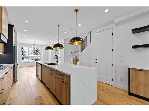 4508 72 Street Nw, Calgary, AB - Indoor Photo Showing Kitchen With Upgraded Kitchen