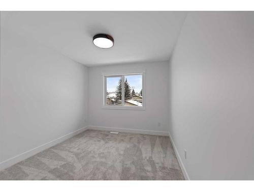 4508 72 Street Nw, Calgary, AB - Indoor Photo Showing Other Room