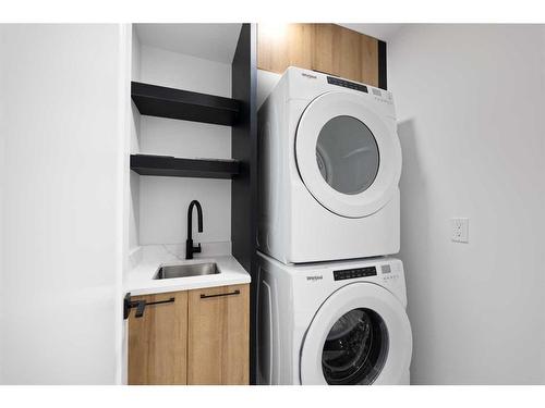 4508 72 Street Nw, Calgary, AB - Indoor Photo Showing Laundry Room