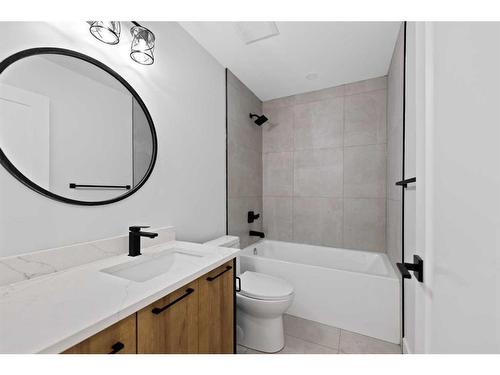 4508 72 Street Nw, Calgary, AB - Indoor Photo Showing Bathroom