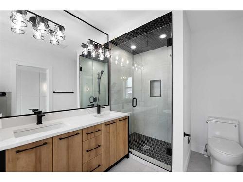 4508 72 Street Nw, Calgary, AB - Indoor Photo Showing Bathroom