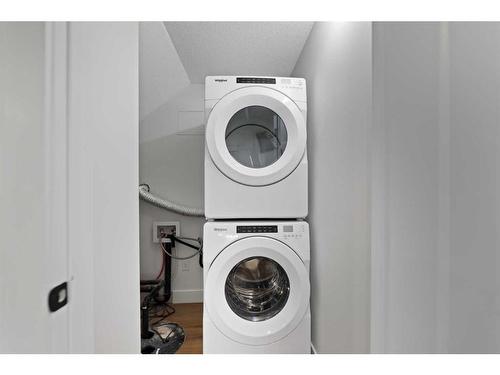 4508 72 Street Nw, Calgary, AB - Indoor Photo Showing Laundry Room