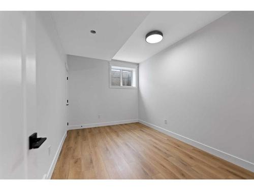 4508 72 Street Nw, Calgary, AB - Indoor Photo Showing Other Room