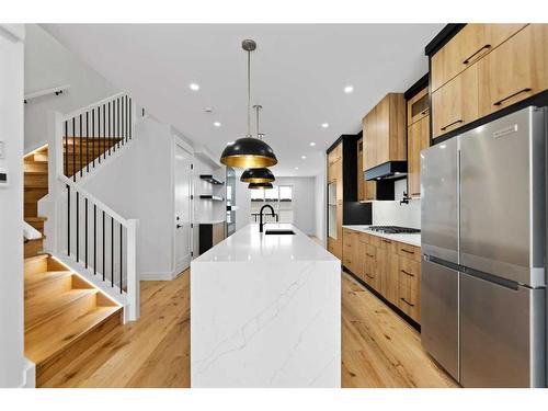 4508 72 Street Nw, Calgary, AB - Indoor Photo Showing Kitchen With Upgraded Kitchen