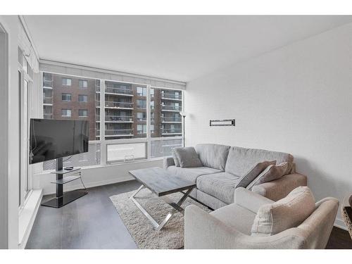 708-626 14 Avenue Sw, Calgary, AB - Indoor Photo Showing Living Room