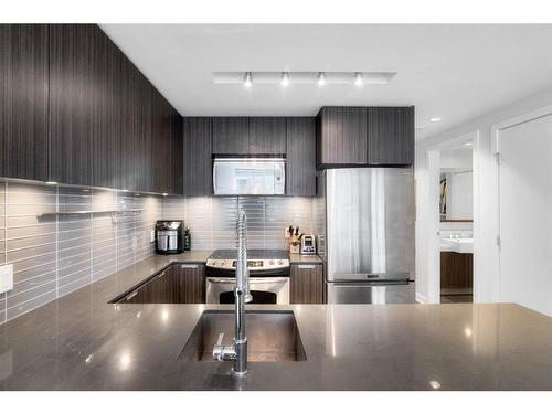 708-626 14 Avenue Sw, Calgary, AB - Indoor Photo Showing Kitchen With Upgraded Kitchen