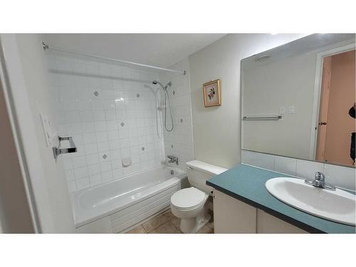 501-1335 12 Avenue Sw, Calgary, AB - Indoor Photo Showing Bathroom