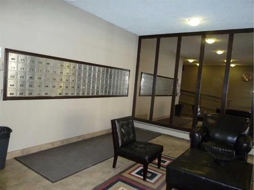 501-1335 12 Avenue Sw, Calgary, AB - Indoor Photo Showing Other Room