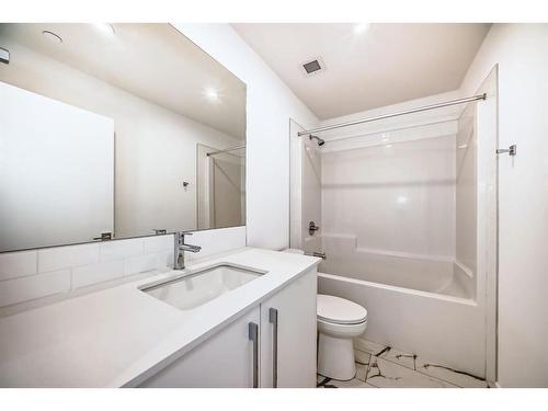 1616-60 Skyview Ranch Road Ne, Calgary, AB - Indoor Photo Showing Bathroom