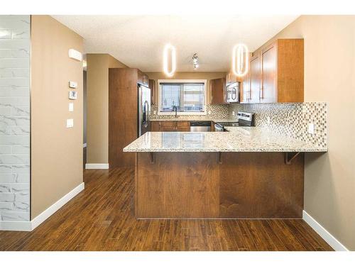 254 Covecreek Circle Ne, Calgary, AB - Indoor Photo Showing Kitchen With Upgraded Kitchen