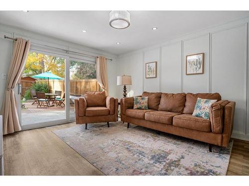 91 Midglen Way Se, Calgary, AB - Indoor Photo Showing Living Room