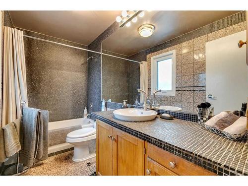 33-185 Woodridge Drive Sw, Calgary, AB - Indoor Photo Showing Bathroom