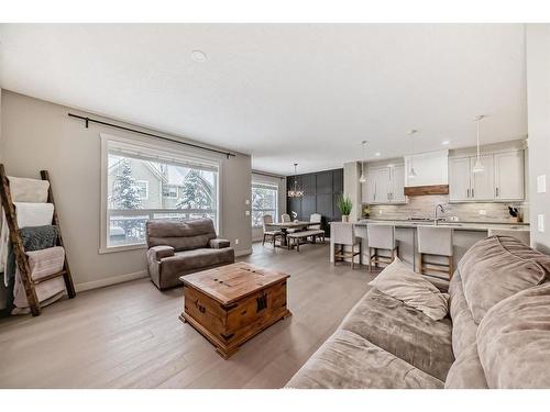 136 Riviera Way, Cochrane, AB - Indoor Photo Showing Living Room