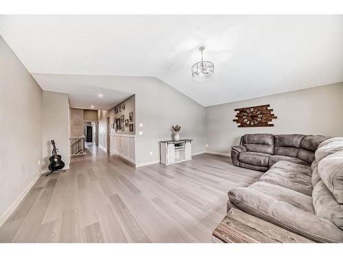 136 Riviera Way, Cochrane, AB - Indoor Photo Showing Living Room