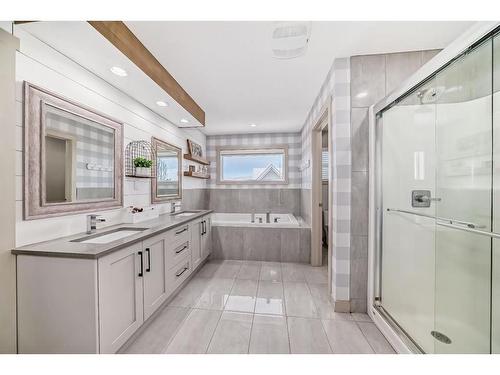 136 Riviera Way, Cochrane, AB - Indoor Photo Showing Bathroom