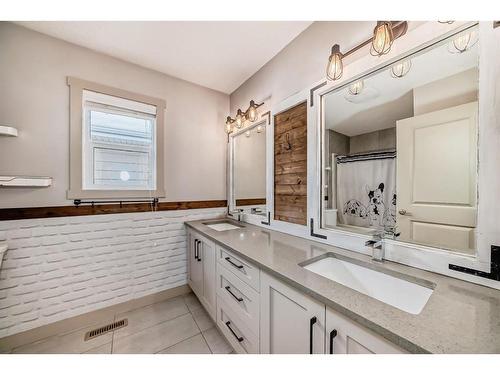 136 Riviera Way, Cochrane, AB - Indoor Photo Showing Bathroom