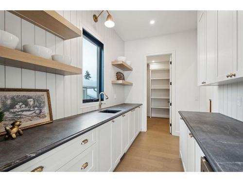 2919 12 Avenue Nw, Calgary, AB - Indoor Photo Showing Kitchen