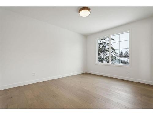 2919 12 Avenue Nw, Calgary, AB - Indoor Photo Showing Other Room