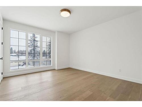 2919 12 Avenue Nw, Calgary, AB - Indoor Photo Showing Other Room