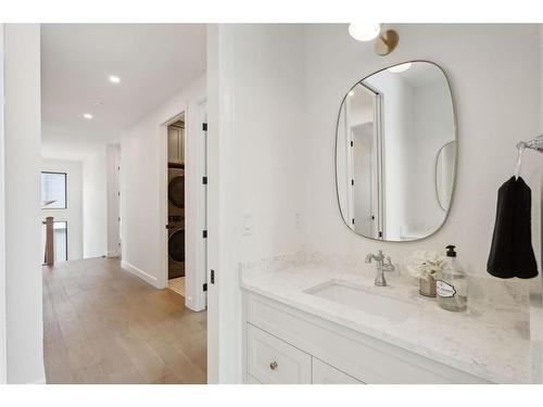 2919 12 Avenue Nw, Calgary, AB - Indoor Photo Showing Bathroom