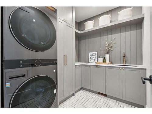 2919 12 Avenue Nw, Calgary, AB - Indoor Photo Showing Laundry Room