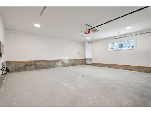 2919 12 Avenue Nw, Calgary, AB - Indoor Photo Showing Garage