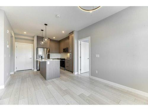 1208-111 Wolf Creek Drive, Calgary, AB - Indoor Photo Showing Kitchen