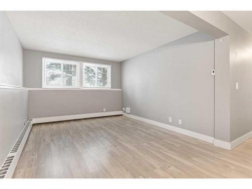 101D-5601 Dalton Drive Nw, Calgary, AB - Indoor Photo Showing Other Room