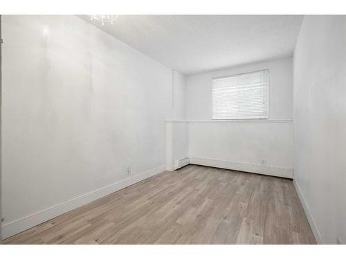 101D-5601 Dalton Drive Nw, Calgary, AB - Indoor Photo Showing Other Room