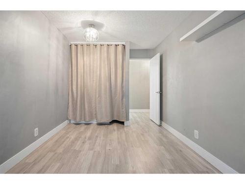 101D-5601 Dalton Drive Nw, Calgary, AB - Indoor Photo Showing Other Room