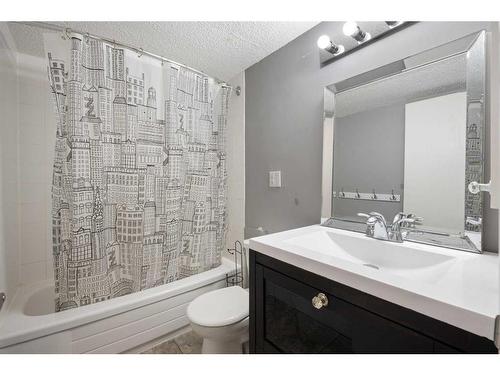 101D-5601 Dalton Drive Nw, Calgary, AB - Indoor Photo Showing Bathroom