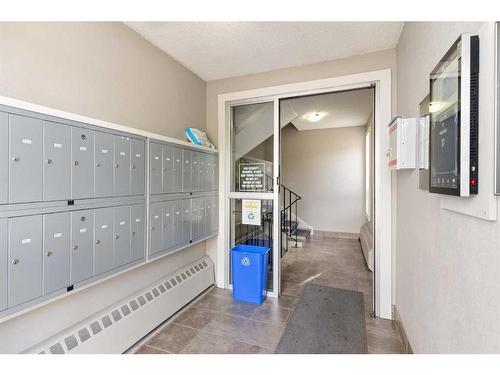 101D-5601 Dalton Drive Nw, Calgary, AB - Indoor