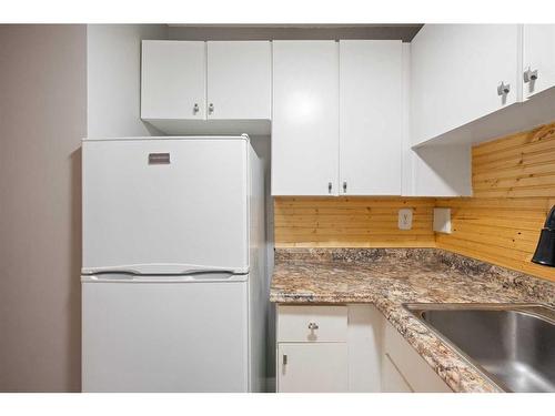 101D-5601 Dalton Drive Nw, Calgary, AB - Indoor Photo Showing Kitchen