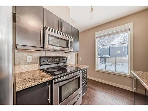 10-2307 14 Street Sw, Calgary, AB - Indoor Photo Showing Kitchen