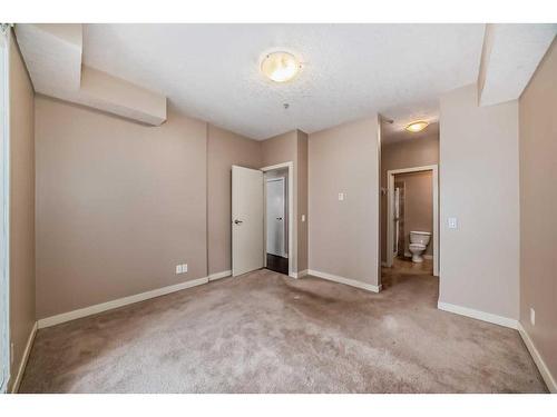 10-2307 14 Street Sw, Calgary, AB - Indoor Photo Showing Other Room