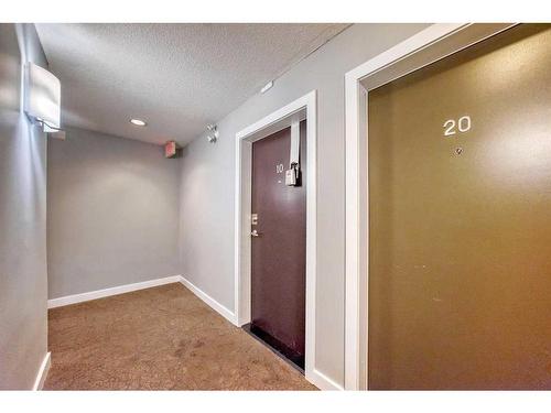 10-2307 14 Street Sw, Calgary, AB - Indoor Photo Showing Other Room