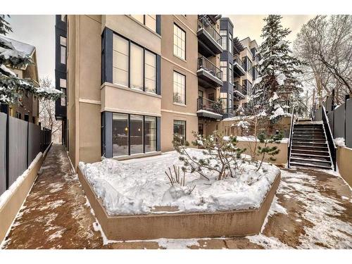 10-2307 14 Street Sw, Calgary, AB - Outdoor