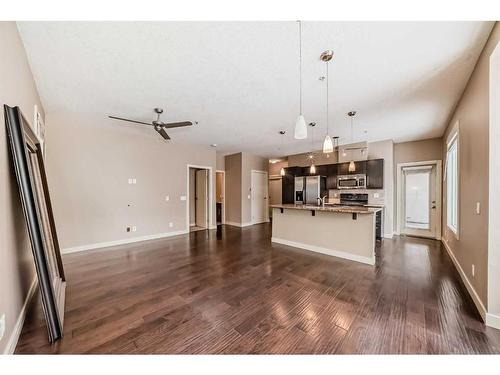 10-2307 14 Street Sw, Calgary, AB - Indoor Photo Showing Kitchen