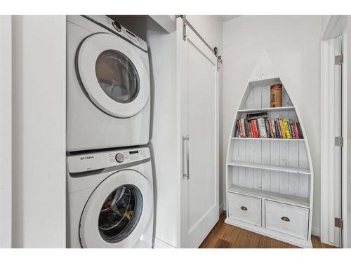 102A-1200 Three Sisters Parkway, Canmore, AB - Indoor Photo Showing Laundry Room