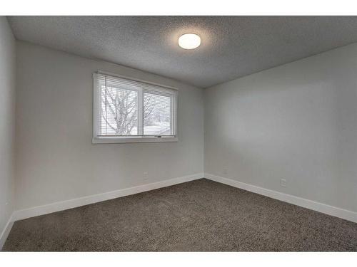 224 Queen Charlotte Way Se, Calgary, AB - Indoor Photo Showing Other Room