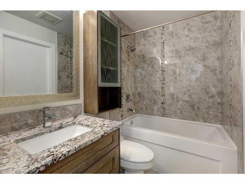 224 Queen Charlotte Way Se, Calgary, AB - Indoor Photo Showing Bathroom