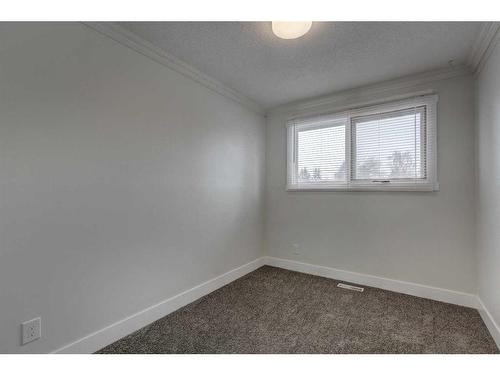 224 Queen Charlotte Way Se, Calgary, AB - Indoor Photo Showing Other Room