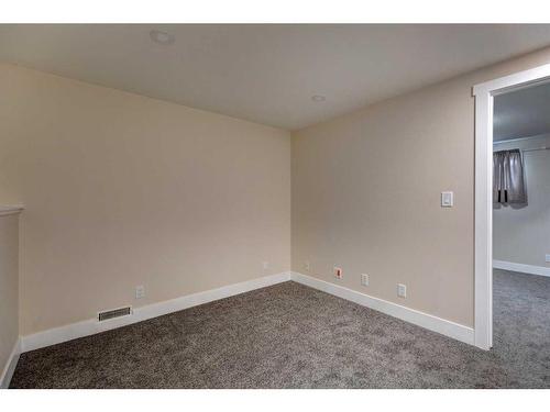 224 Queen Charlotte Way Se, Calgary, AB - Indoor Photo Showing Other Room