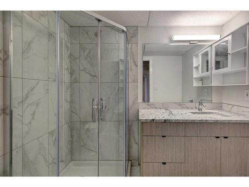 224 Queen Charlotte Way Se, Calgary, AB - Indoor Photo Showing Bathroom