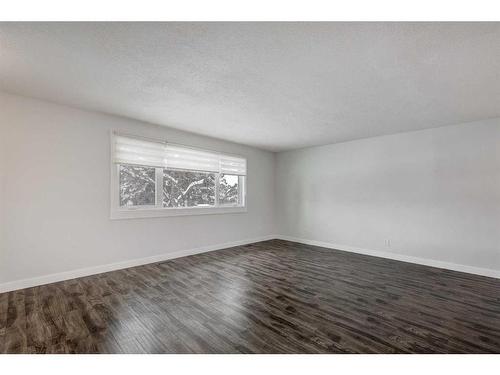 224 Queen Charlotte Way Se, Calgary, AB - Indoor Photo Showing Other Room