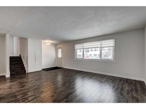 224 Queen Charlotte Way Se, Calgary, AB - Indoor