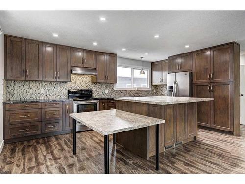 224 Queen Charlotte Way Se, Calgary, AB - Indoor Photo Showing Kitchen With Stainless Steel Kitchen With Upgraded Kitchen