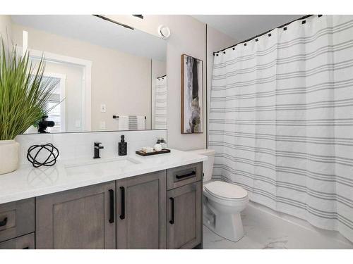 487 Kinniburgh Loop, Chestermere, AB - Indoor Photo Showing Bathroom