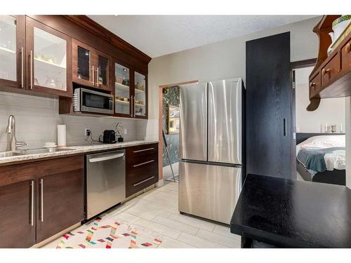 323 10 Avenue Ne, Calgary, AB - Indoor Photo Showing Kitchen With Stainless Steel Kitchen With Double Sink